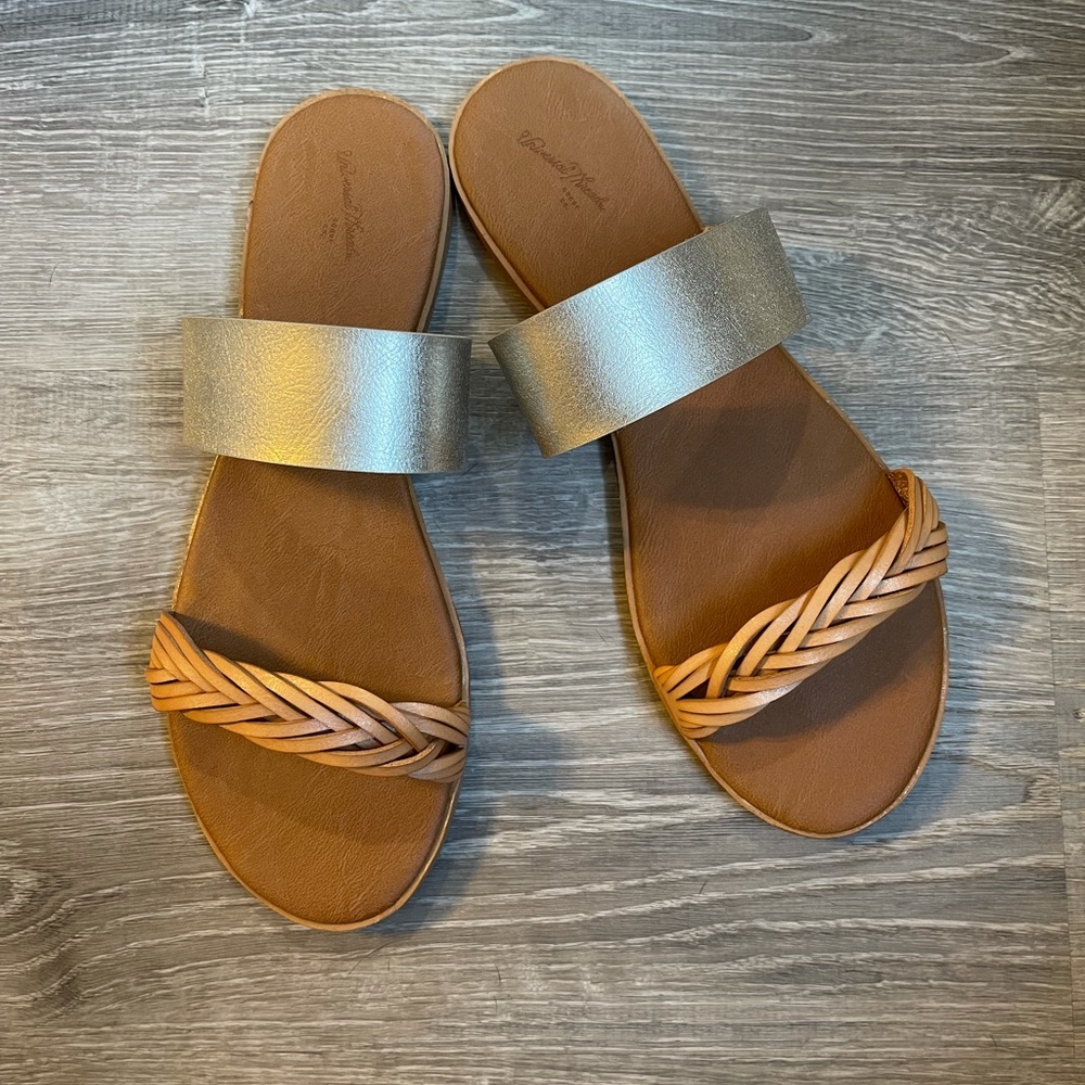 Universal Thread Two Band Sandal